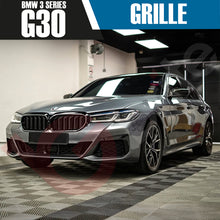 Load image into Gallery viewer, BMW 5 SERIES G30 G31 LCI 2023-2025 DOUBLE SLAT + LED LIGHT FRONT KIDNEY GRILLE